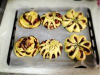 自制豆沙面包做法图解8)