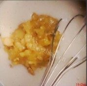自制香蕉核桃玛芬做法图解4)