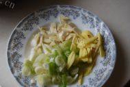 家常菜西葫芦炒肉片做法图解3)
