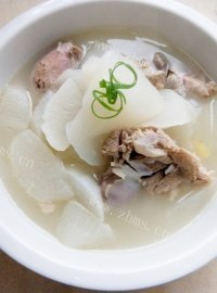 美味的骨头萝卜汤