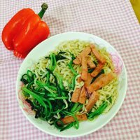 美味的培根炒面