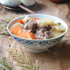 珍馐美味的清炖羊肉汤