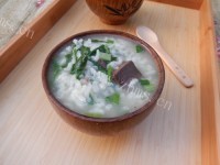 美味的菠菜猪血粥做法图解7)