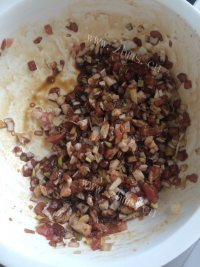 喷香的白菜肉包子做法图解2)