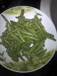 很有食欲的四季豆炒土豆做法图解2)