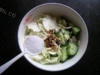 家常凉拌大头菜黄瓜做法图解7)