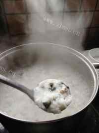 生滚皮蛋瘦肉粥做法图解6)