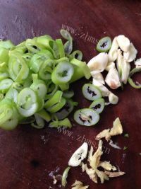 可口的熟肉白菜卤面做法图解6)