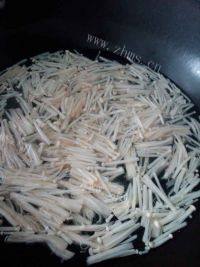 家常菜胡萝卜炒金针菇做法图解4)