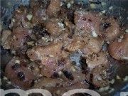 色泽不错的南瓜蒸肉做法图解3)