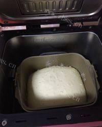 很有食欲的杏仁排包做法图解3)