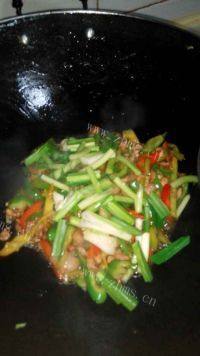 家常菜辣椒炒肉做法图解6)