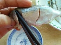 煎海鲫鱼做法图解7)