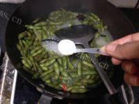 口感饱满的香辣毛豆做法图解7)
