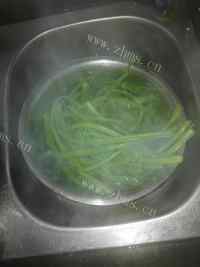 简单易制作的芹菜猪肉馅水饺做法图解5)