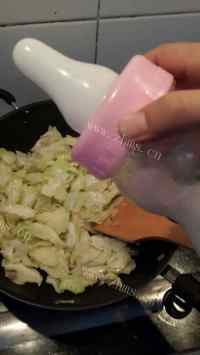 家常菜手撕卷心菜做法图解4)