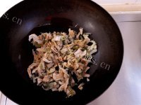 美味红烧肉炖干白菜做法图解3)