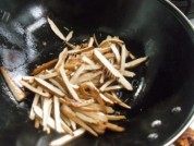 芹菜炒豆腐干做法图解5)