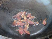 家常菜腊肉炒白菜做法图解3)