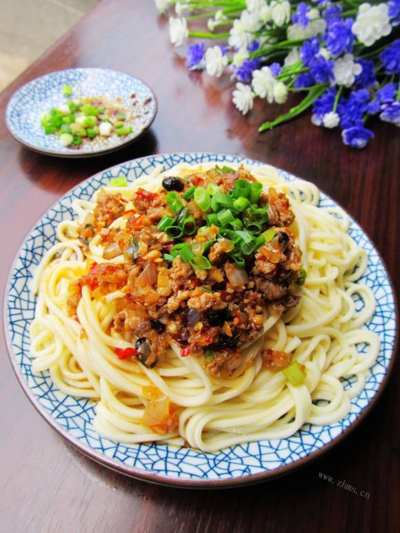 香菇肉酱拌面