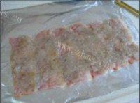 自制豆芽虾仁烟肉卷做法图解6)