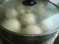 香喷喷的豆沙包做法图解10)
