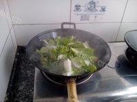 营养丰富的青菜炒肉丸做法图解4)