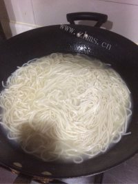 色泽鲜亮的武汉热干面做法图解5)