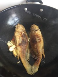 家常菜红烧黄鱼做法图解4)