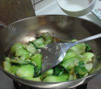 家常菜蒜蓉油菜做法图解15)