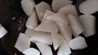 美味的羊棒骨汤做法图解2)