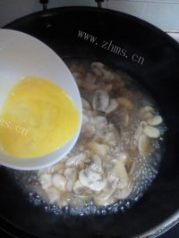 美味的口蘑汤做法图解8)