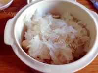 美味的冰糖雪梨炖燕窝做法图解4)