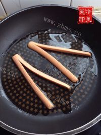 美味的火腿爱心蛋做法图解4)