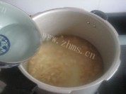 美味的黄豆米饭做法图解3)