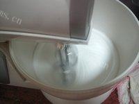 可口的蔓越莓戚风蛋糕做法图解8)