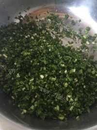 咸甜适中的韭菜鸡蛋馅饺子做法图解2)