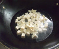 家常菜肉末烧豆腐做法图解2)