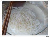美味的黄瓜面条做法图解4)
