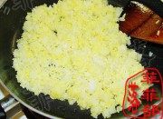 美味的菠萝鸡炒饭做法图解3)