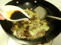 家常菜土豆烧牛腩做法图解7)