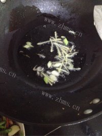 家常菜蘑菇豆腐汤做法图解1)