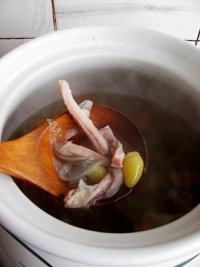 美味的白果猪肚汤