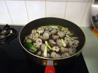 海参烩豆腐做法图解4)