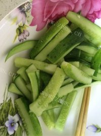 美味的酸辣黄瓜条做法图解1)
