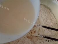 自制葱香烧饼做法图解1)