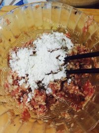 美味的珍珠丸子做法图解3)
