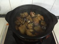 美味萝卜花生猪蹄煲做法图解5)