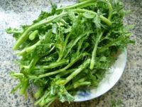 口感丰厚的清炒茼蒿做法图解1)