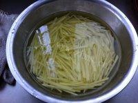 营养肉炒土豆丝做法图解2)